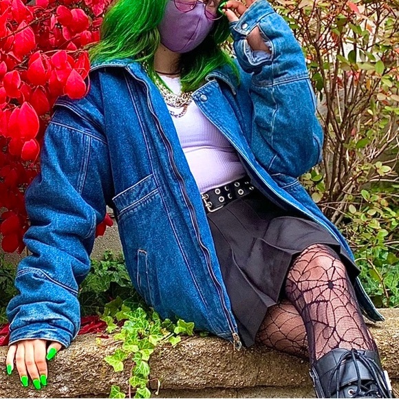 Oversized Blue Jean Jacket with Vintage-Inspired Style - Picture 2 of 6